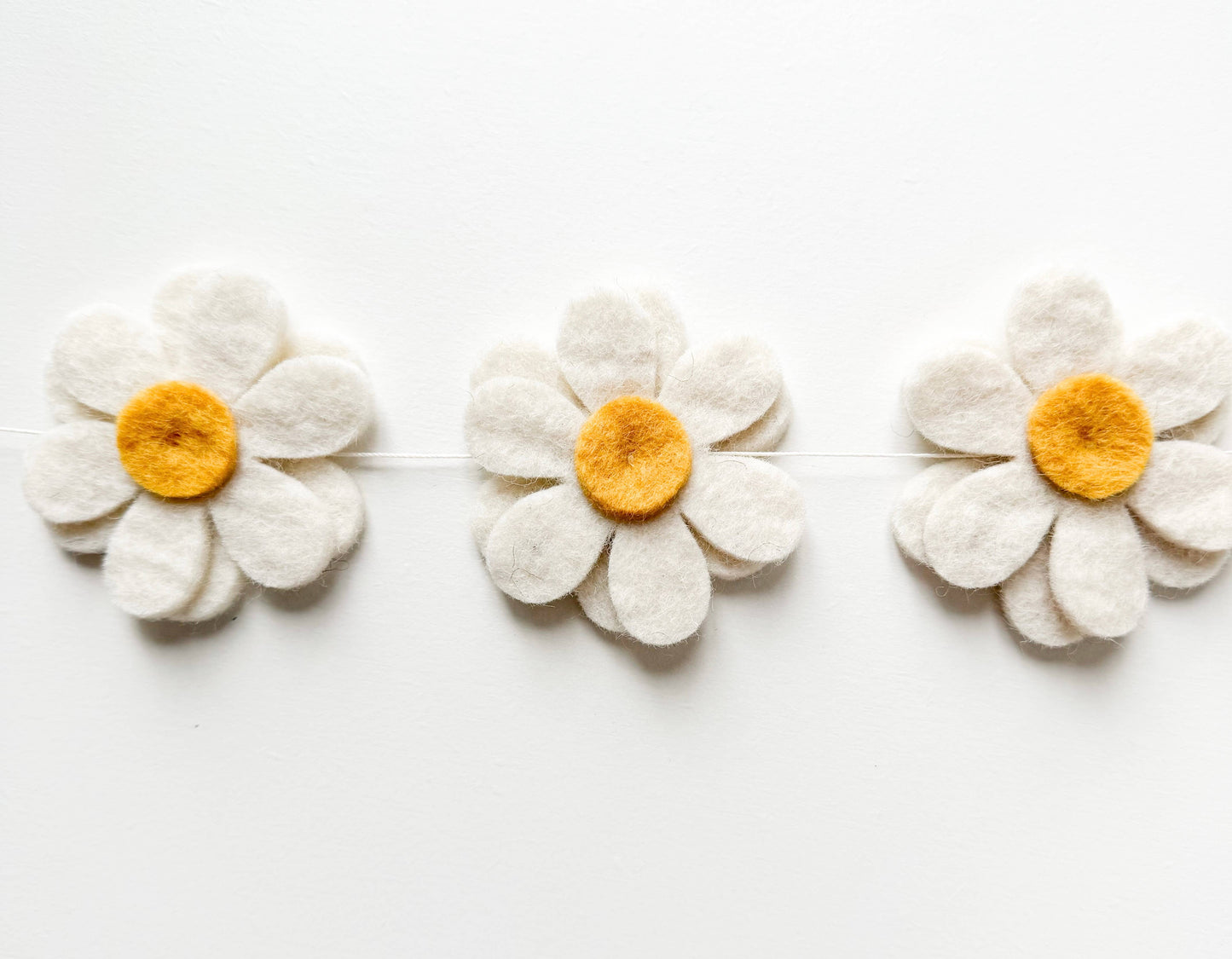 Guirlande Fleurs en laine feutrée Blanc & Jaune Soleil