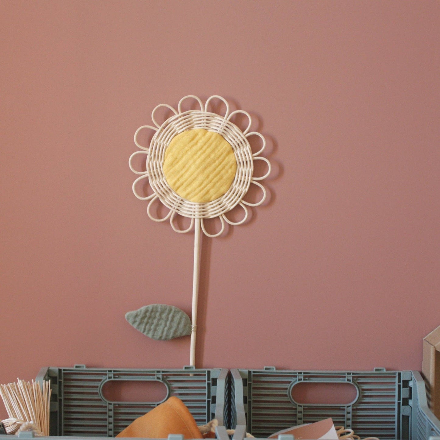 Grande Marguerite avec feuille: Jaune pâle