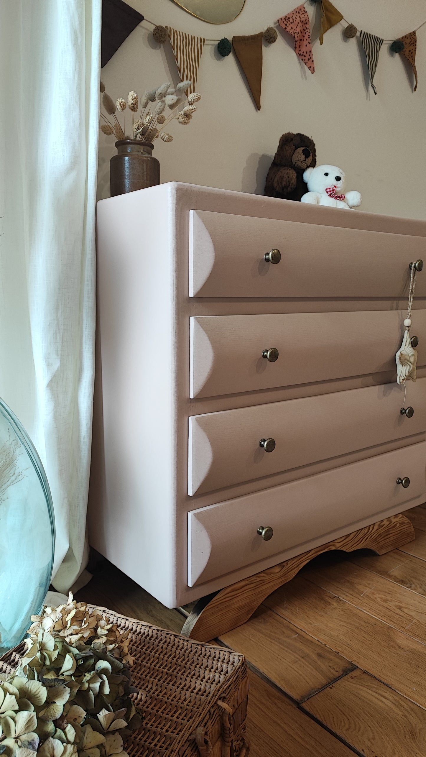 Commode vieux rose