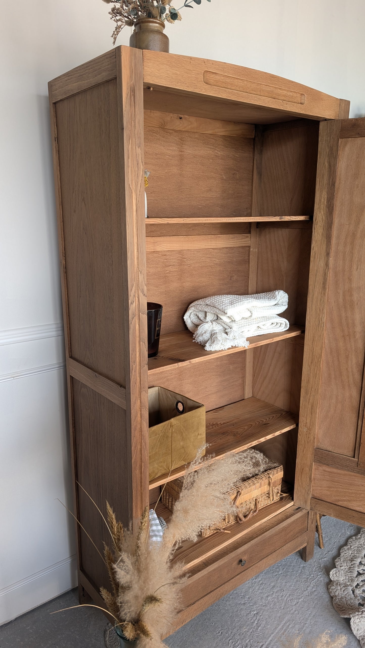 Armoire parisienne