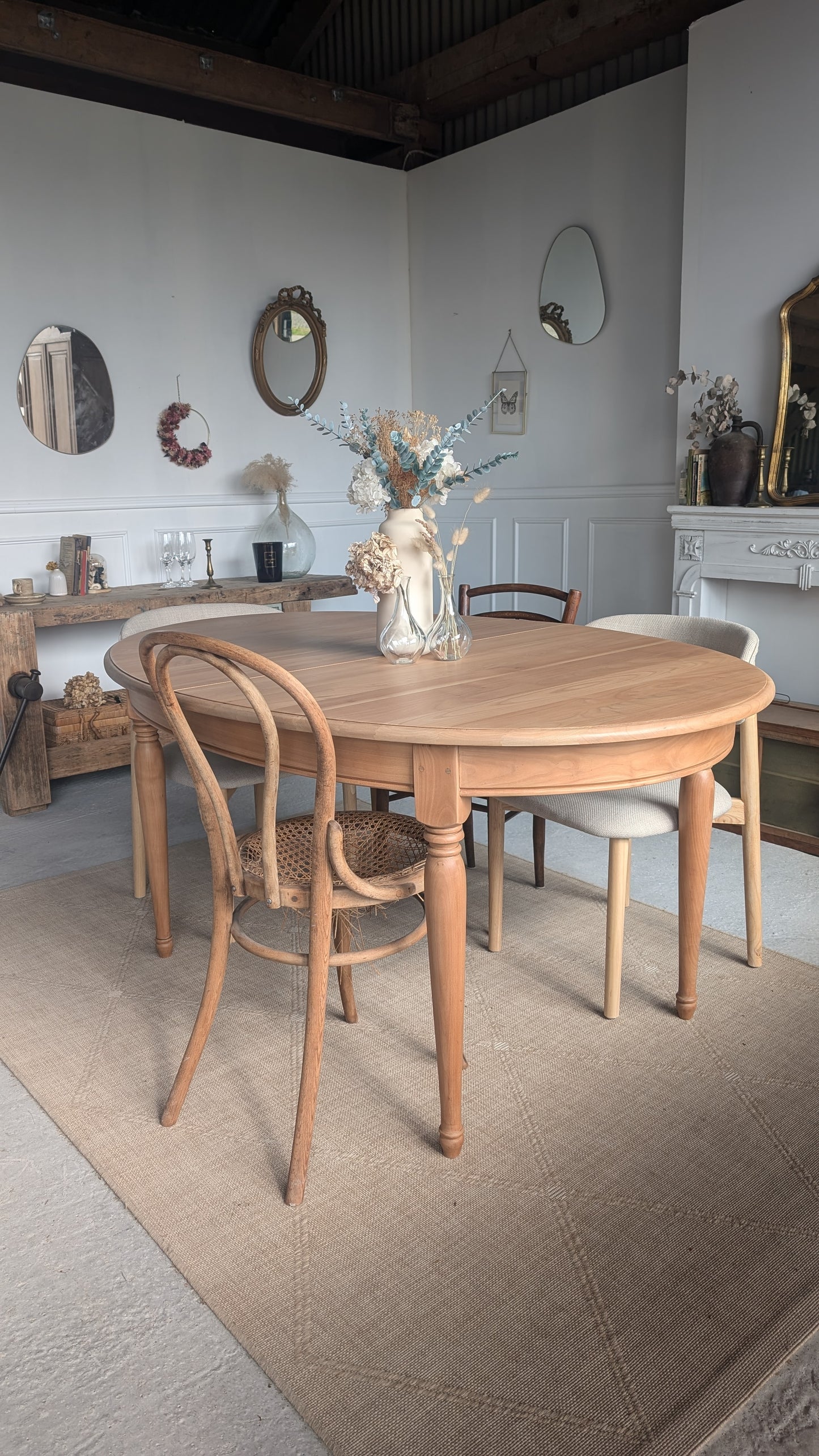 Table ovale en merisier