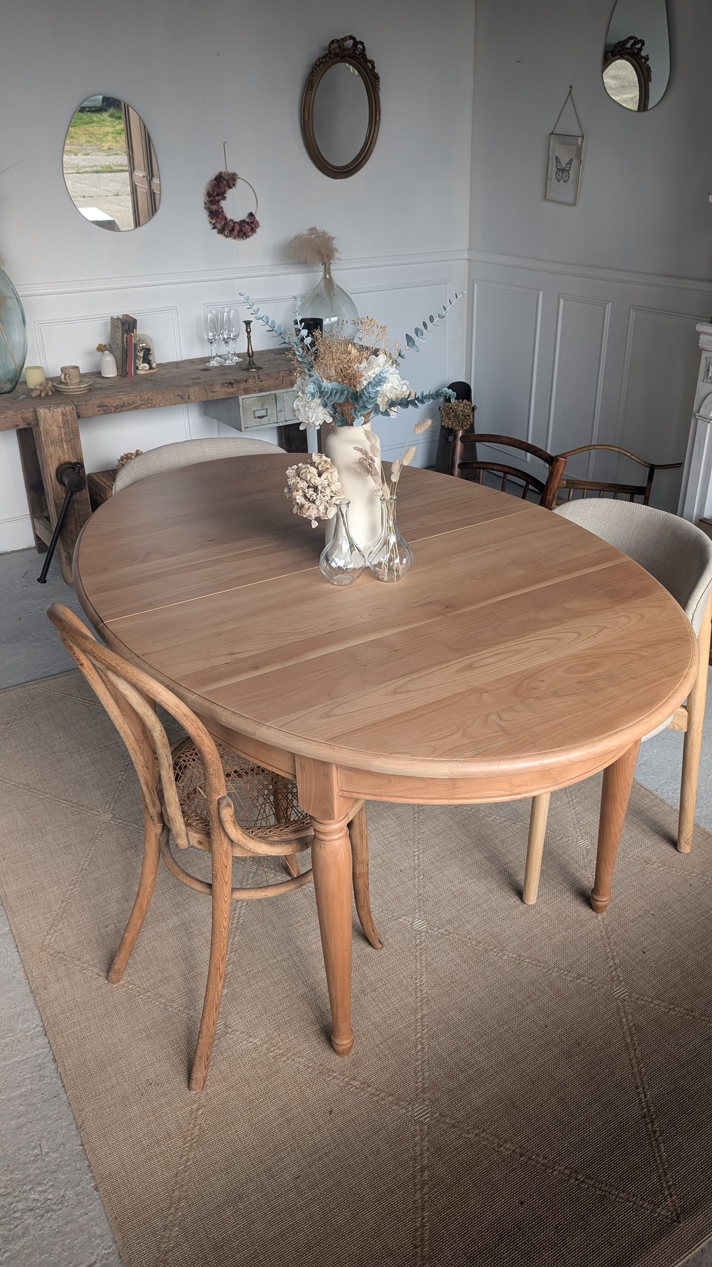 Table ovale en merisier