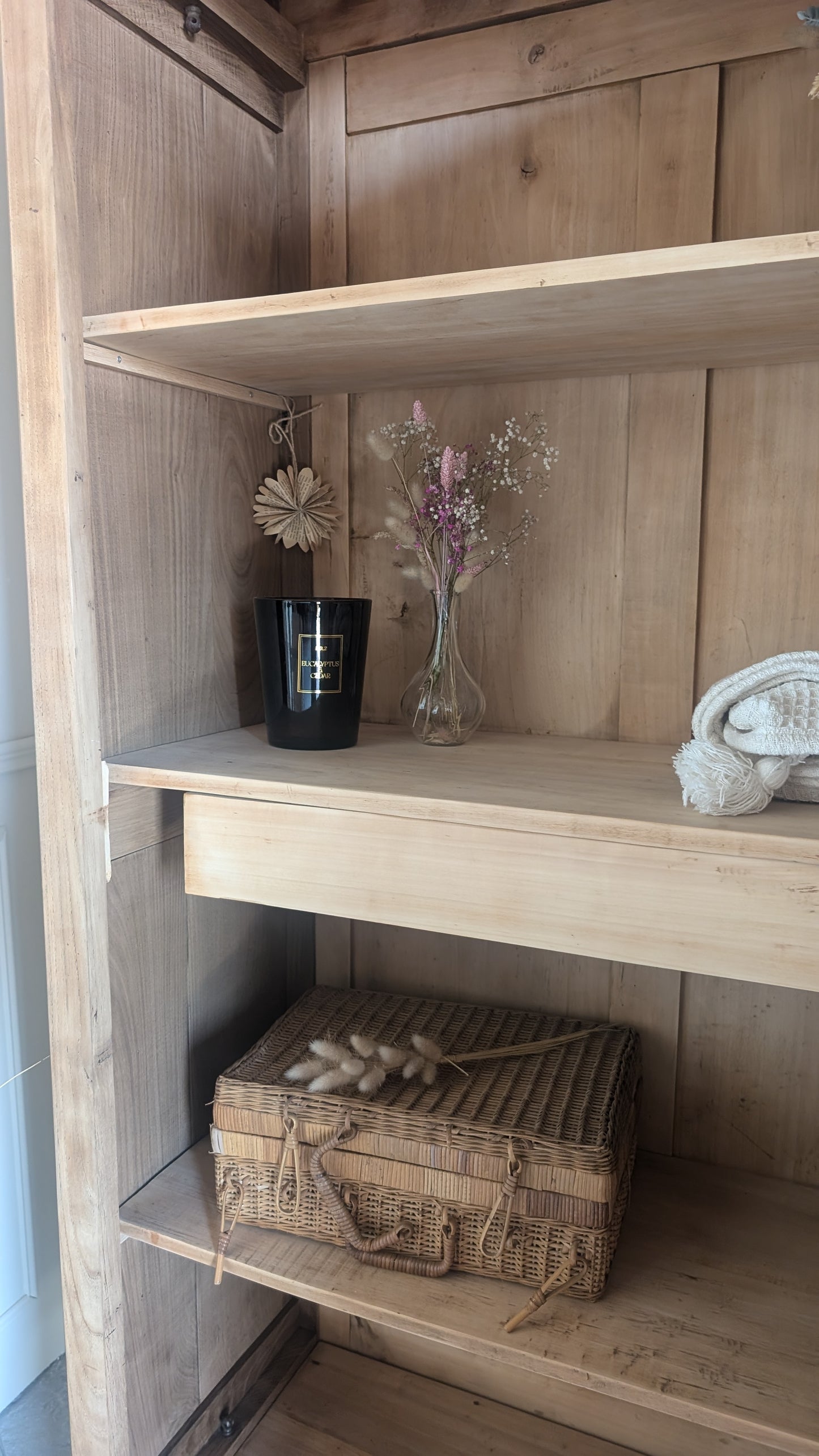 Armoire ancienne en bois