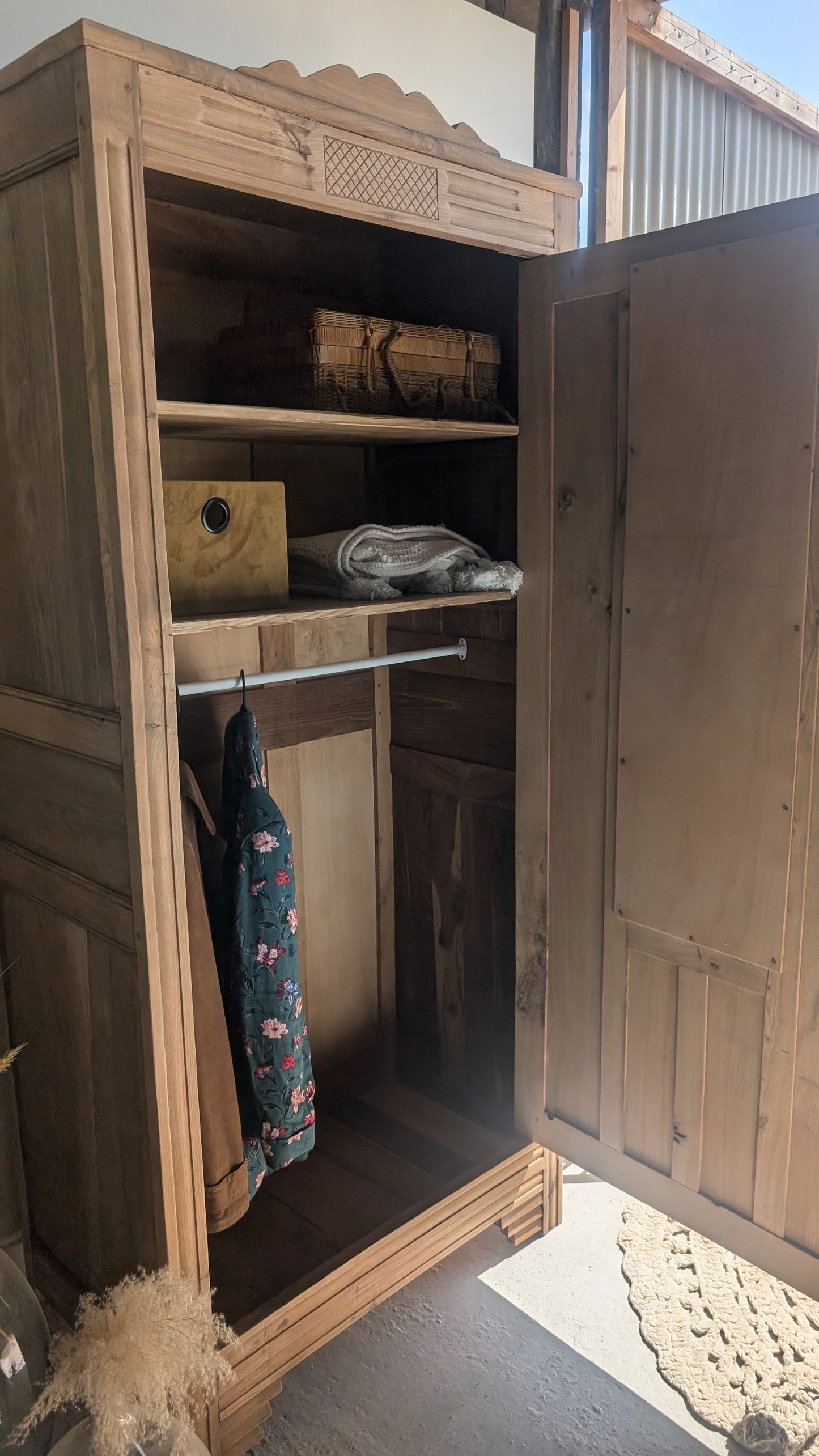 Armoire parisienne ancienne