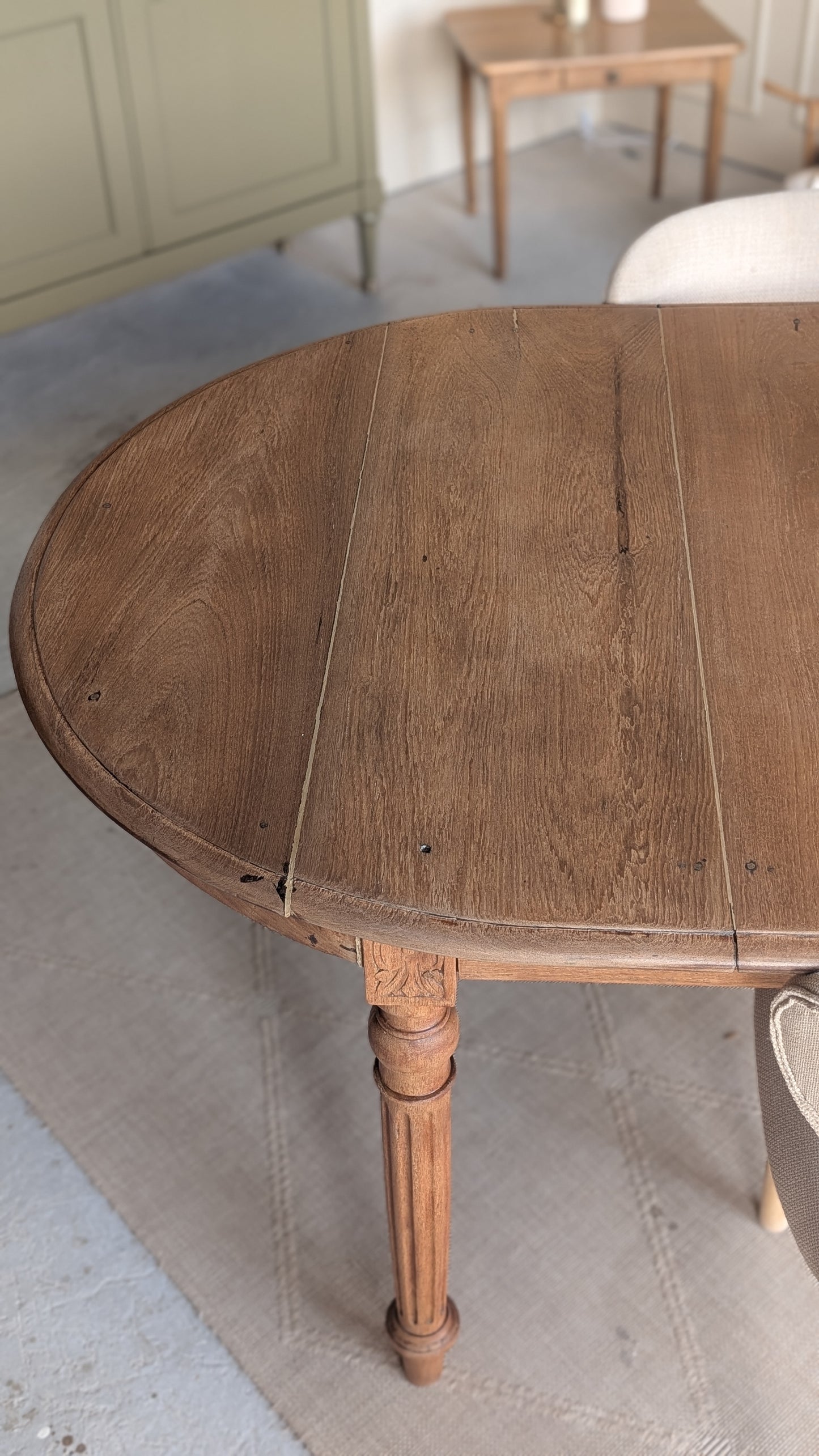 Grande table ovale en chêne
