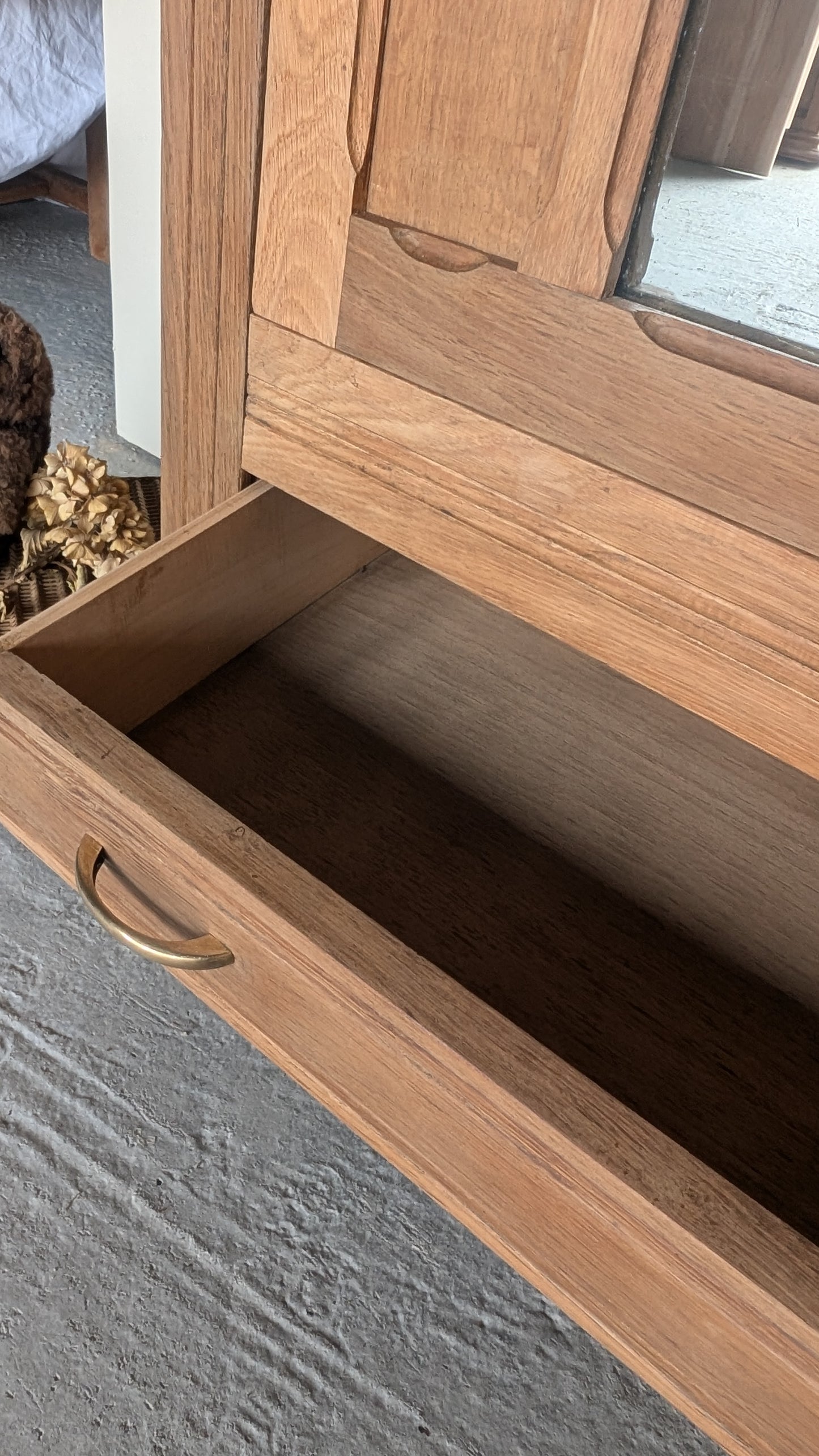 Armoire parisienne