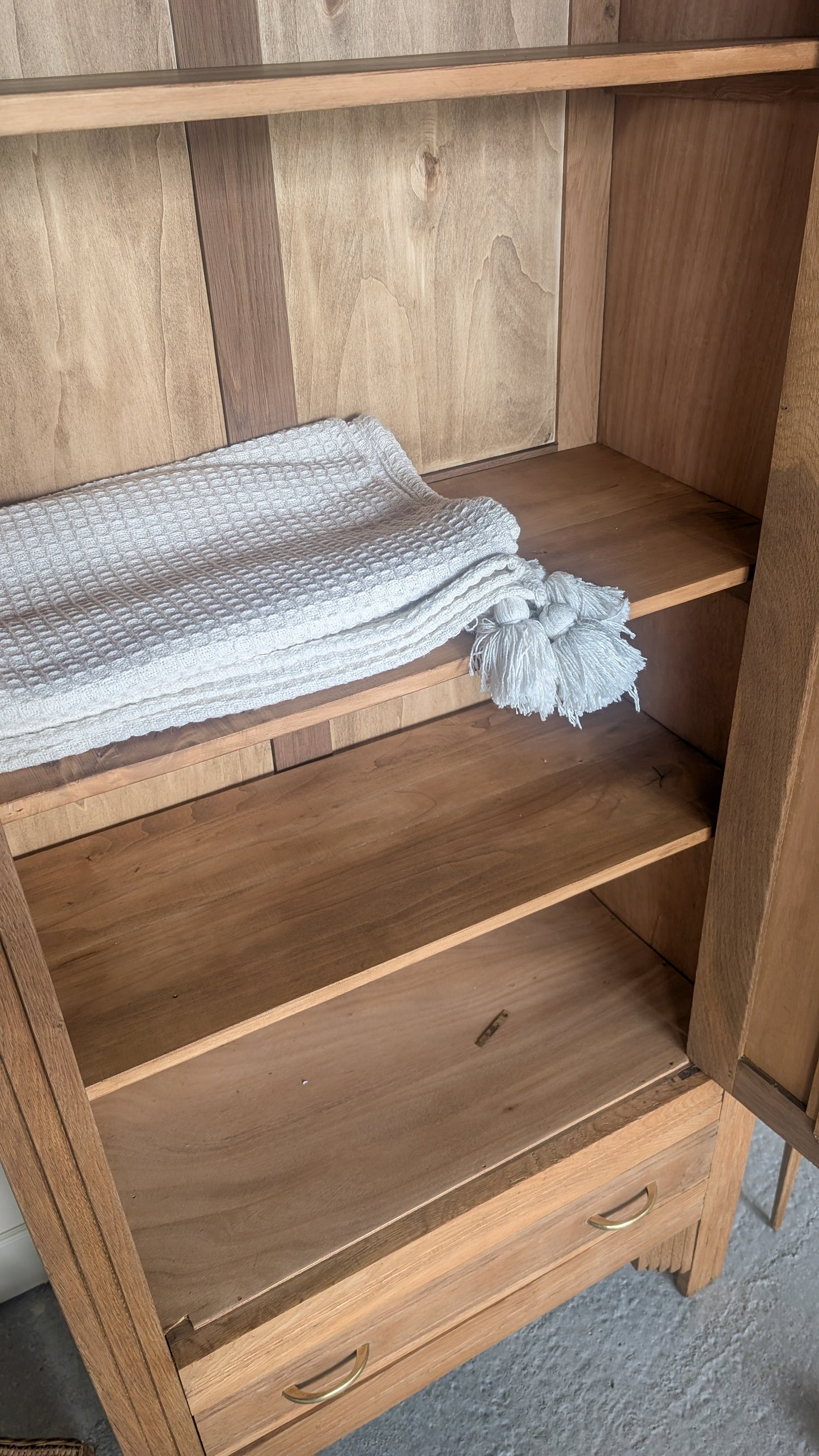 Armoire parisienne