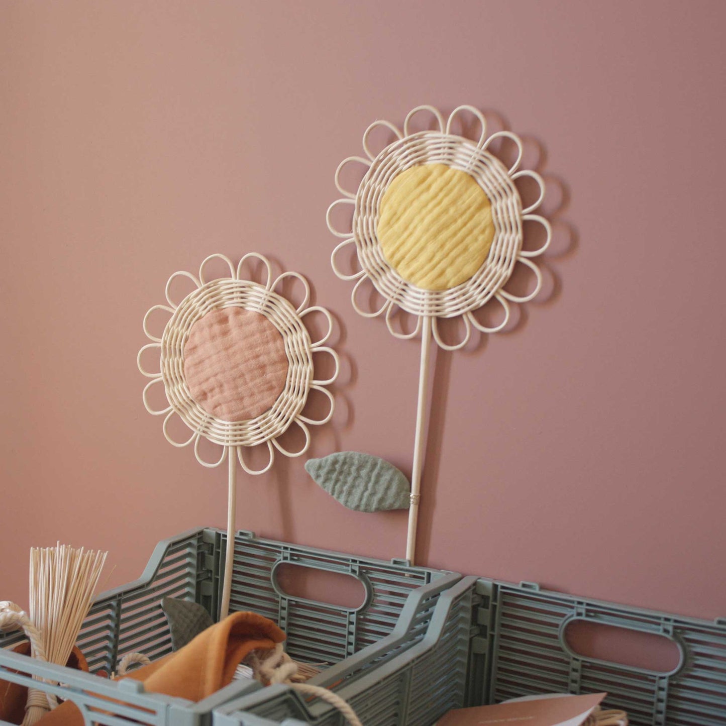 Grande Marguerite avec feuille: Jaune pâle