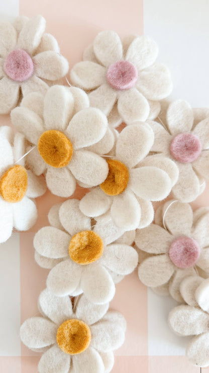 Guirlande Fleurs en laine feutrée Blanc & Jaune Soleil