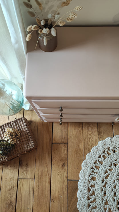 Commode vieux rose