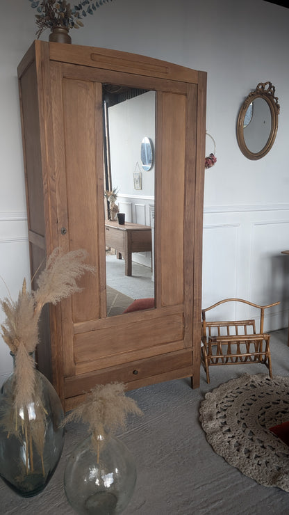 Armoire parisienne