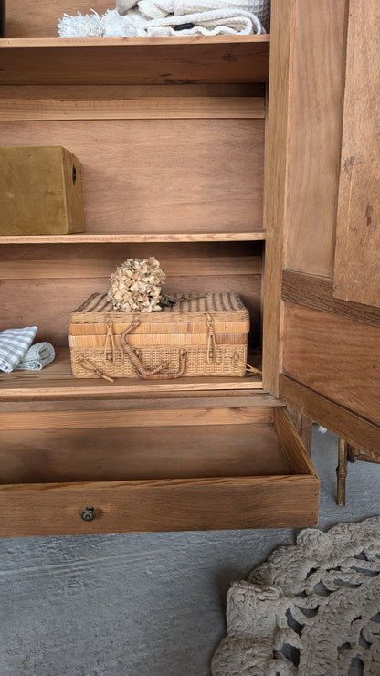 Armoire parisienne