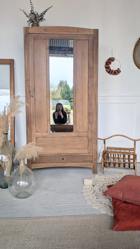 Armoire parisienne