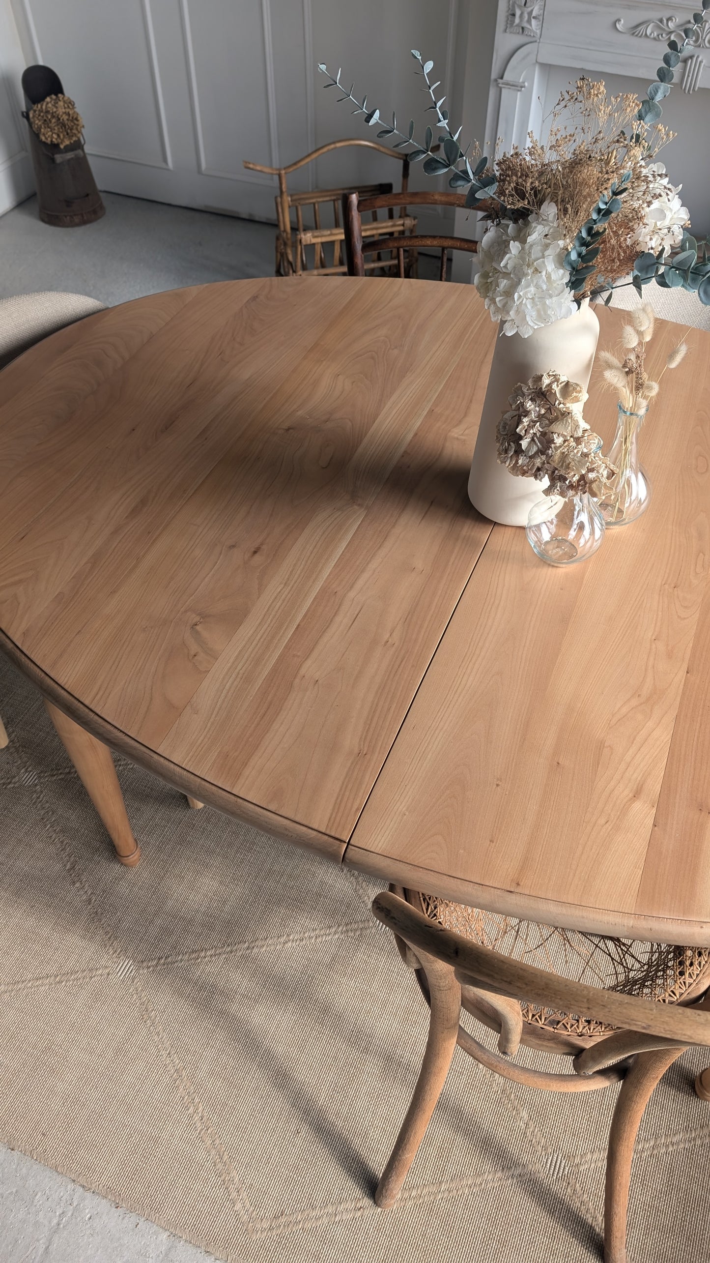 Table ovale en merisier