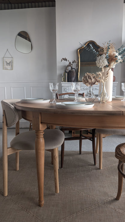 Table ovale en merisier