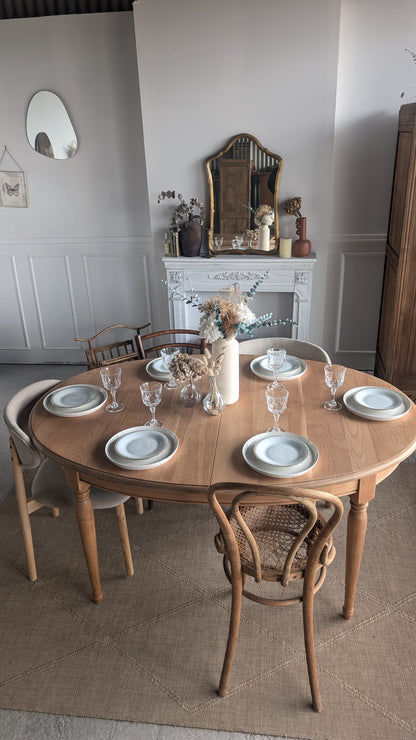 Table ovale en merisier