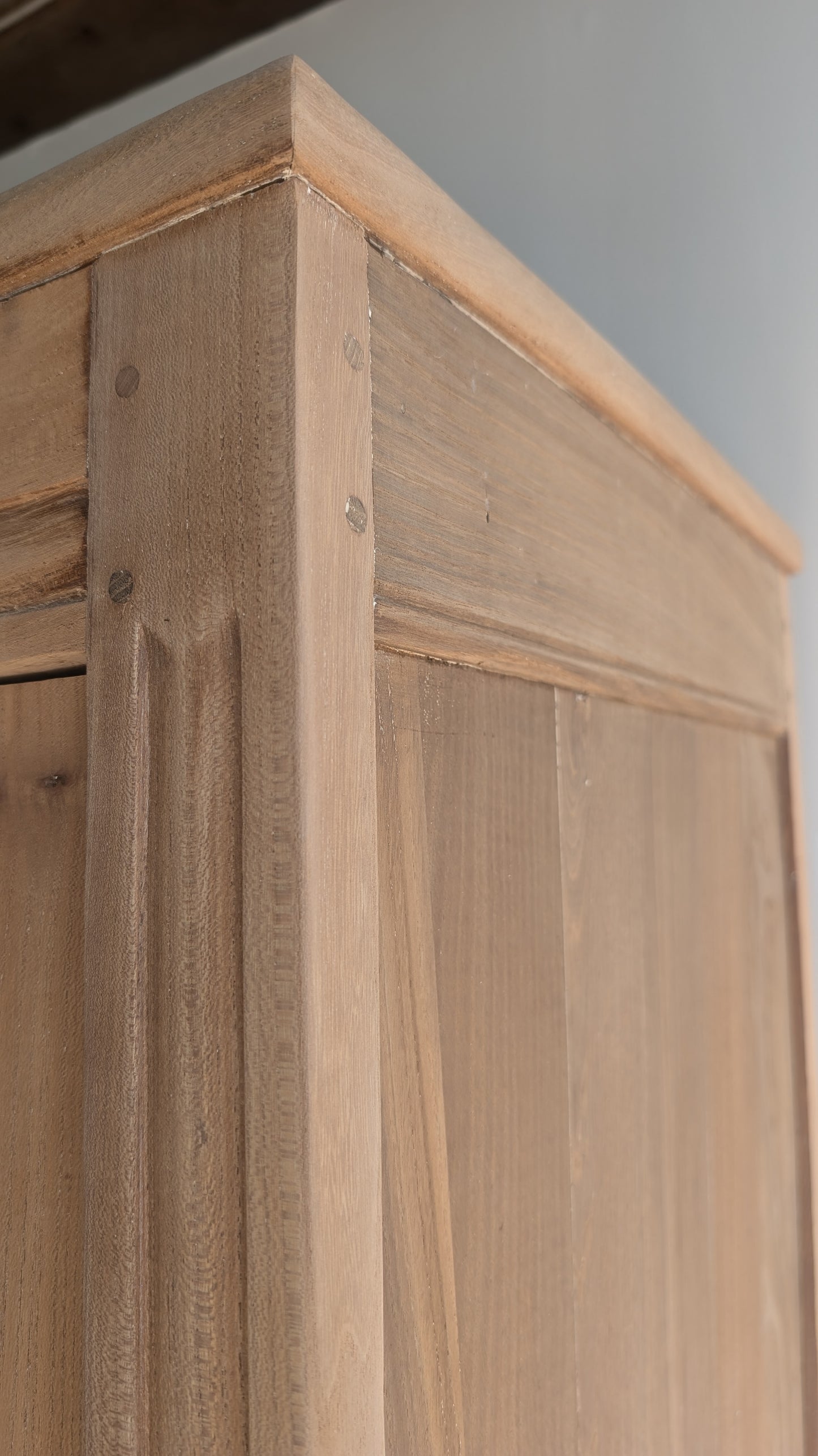 Armoire parisienne ancienne