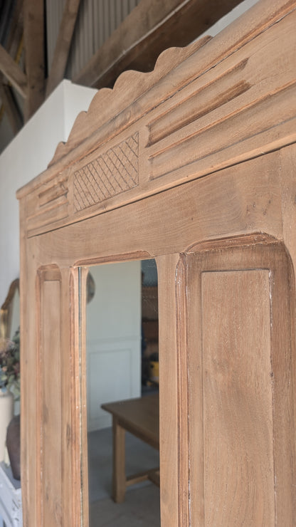 Armoire parisienne ancienne
