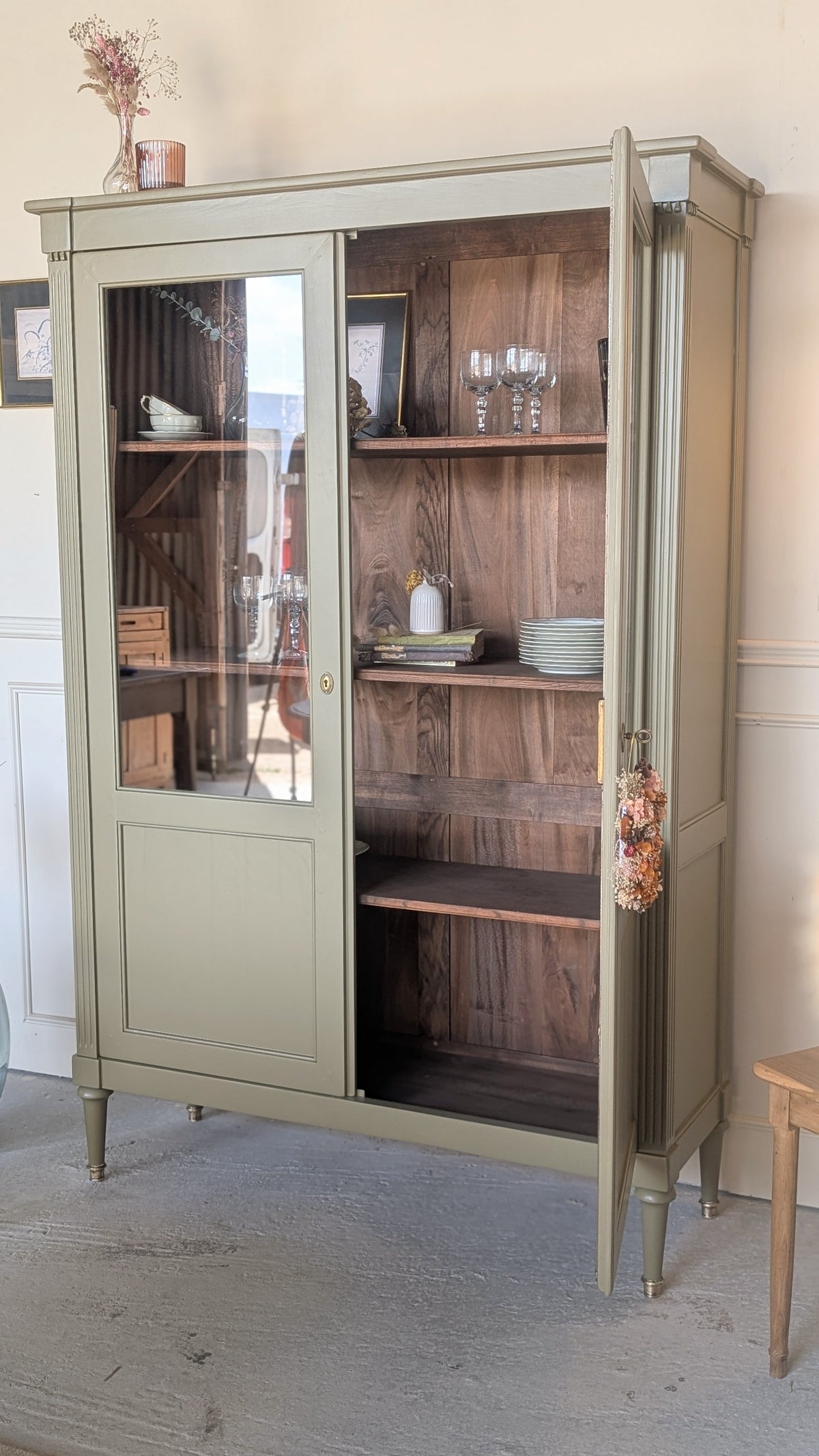 Vitrine style Louis XVI