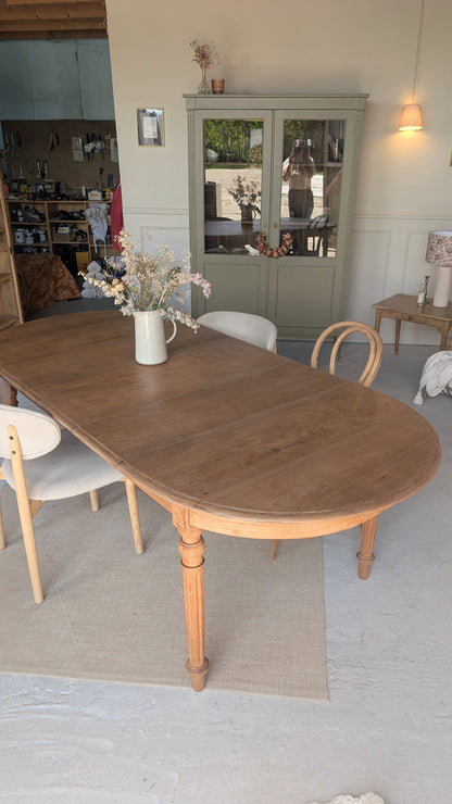 Grande table ovale en chêne