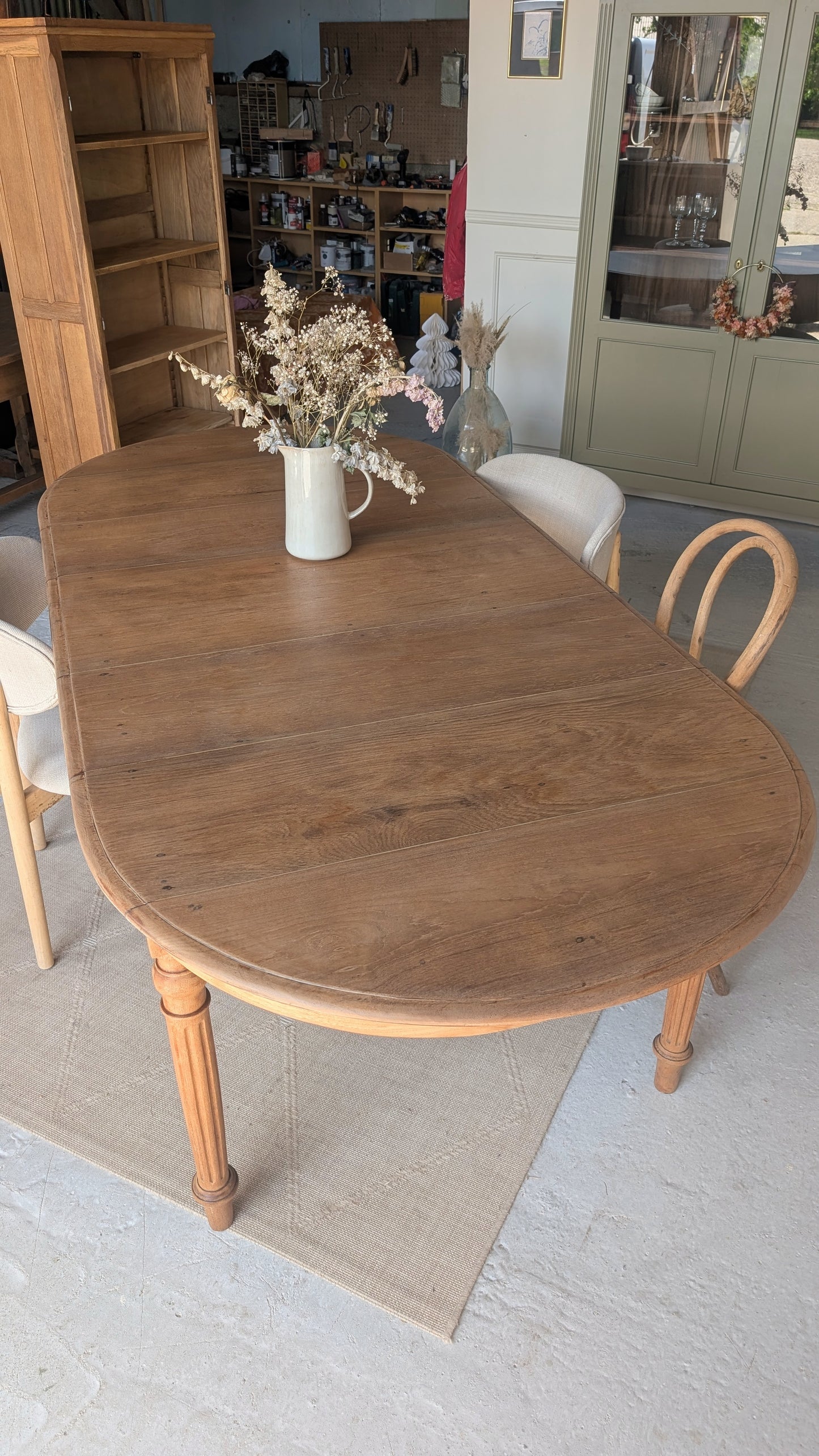 Grande table ovale en chêne