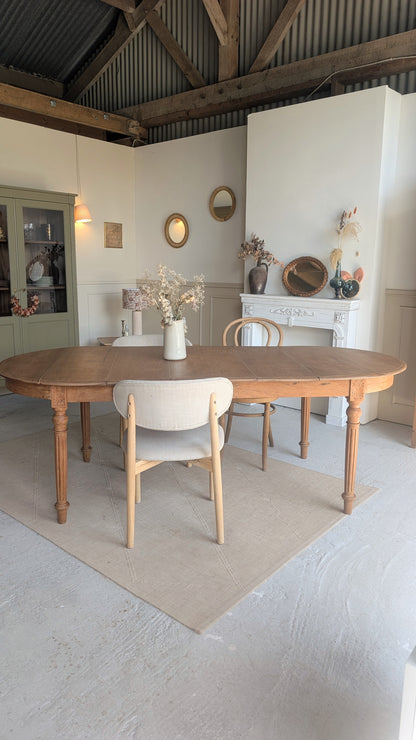 Grande table ovale en chêne