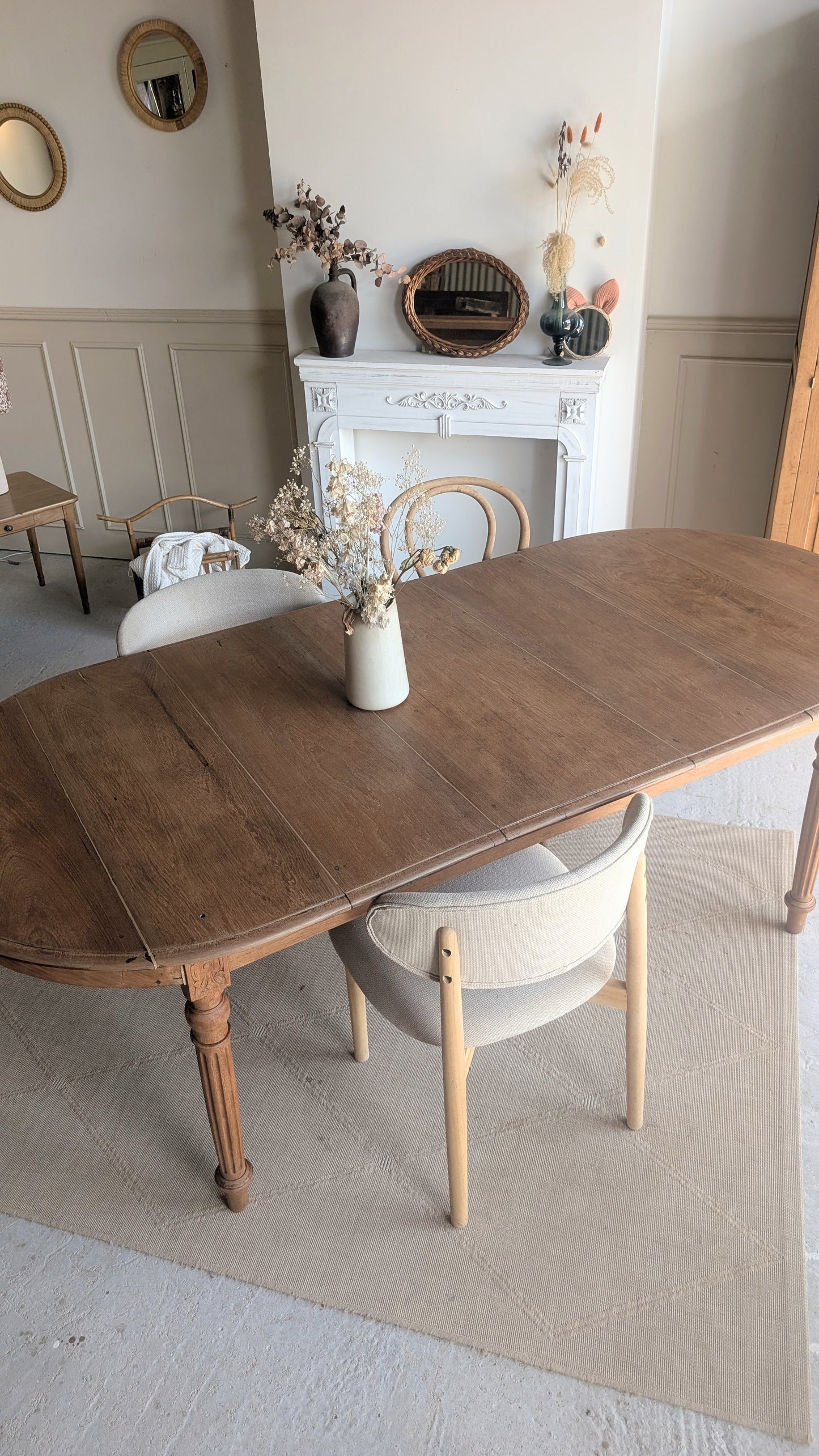 Grande table ovale en chêne