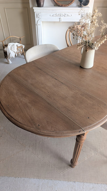 Grande table ovale en chêne