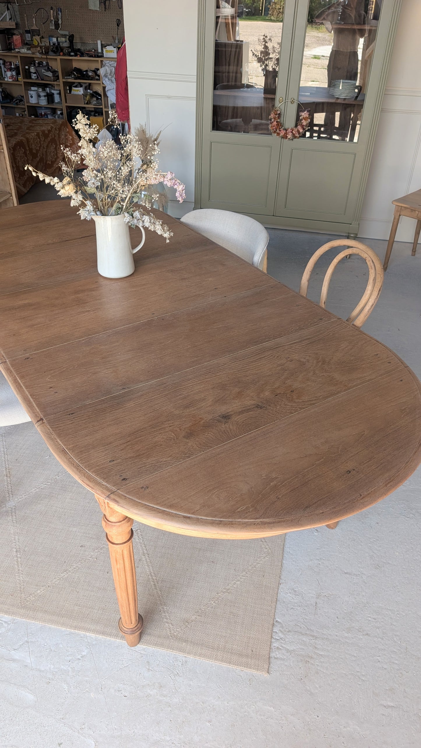 Grande table ovale en chêne