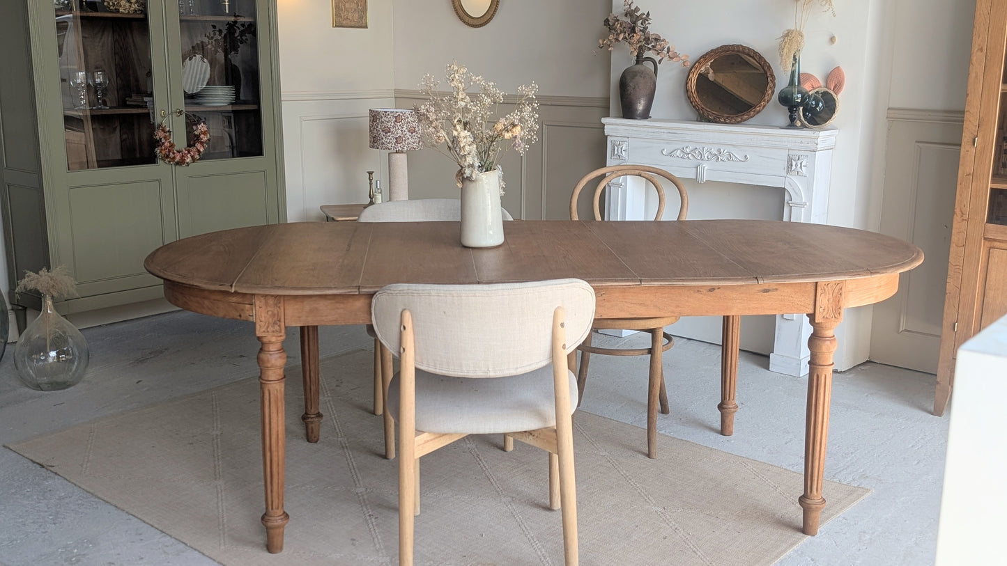 Grande table ovale en chêne