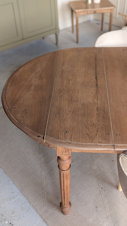 Grande table ovale en chêne