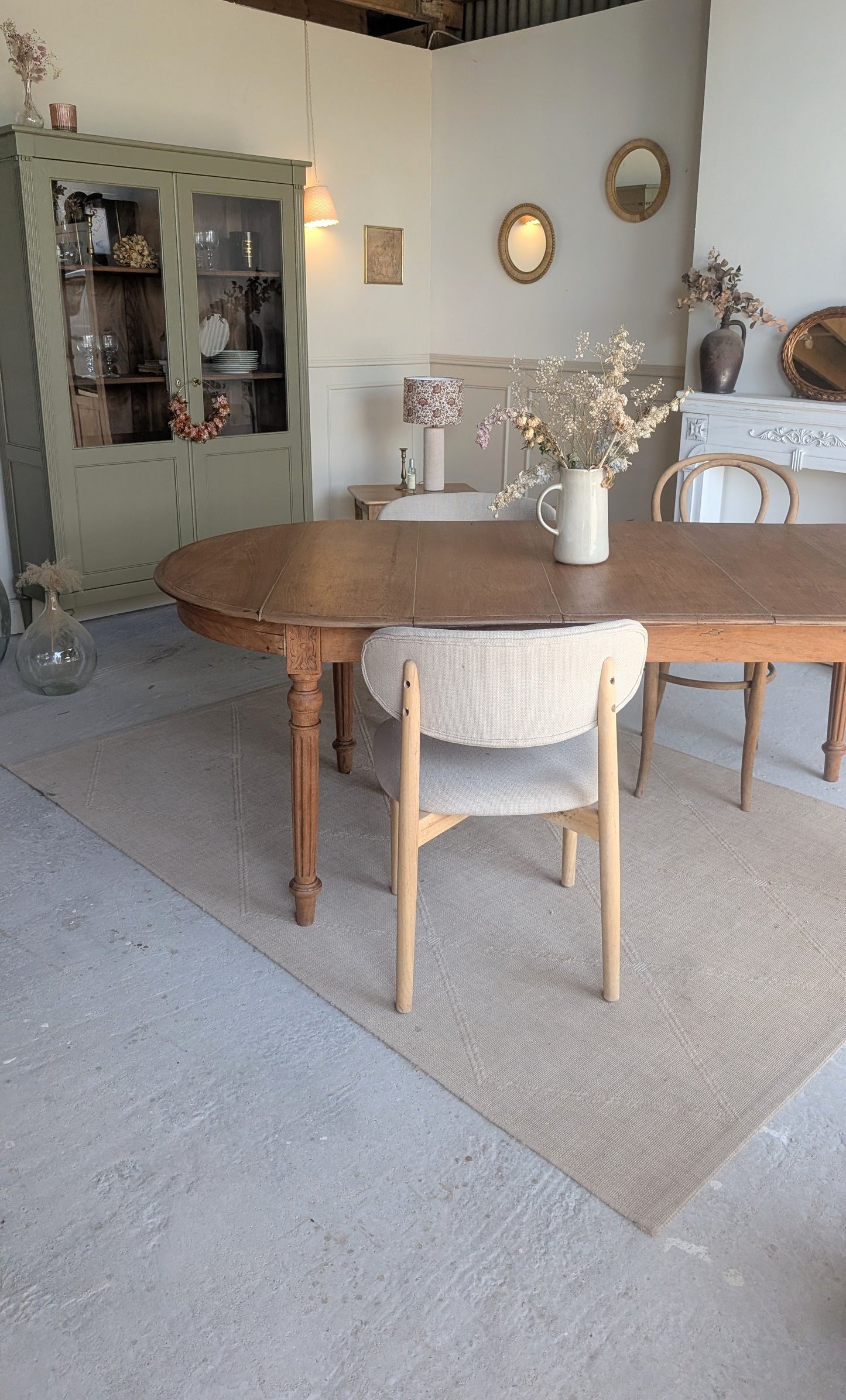 Grande table ovale en chêne