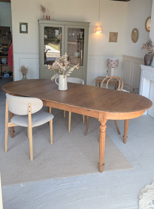 Grande table ovale en chêne