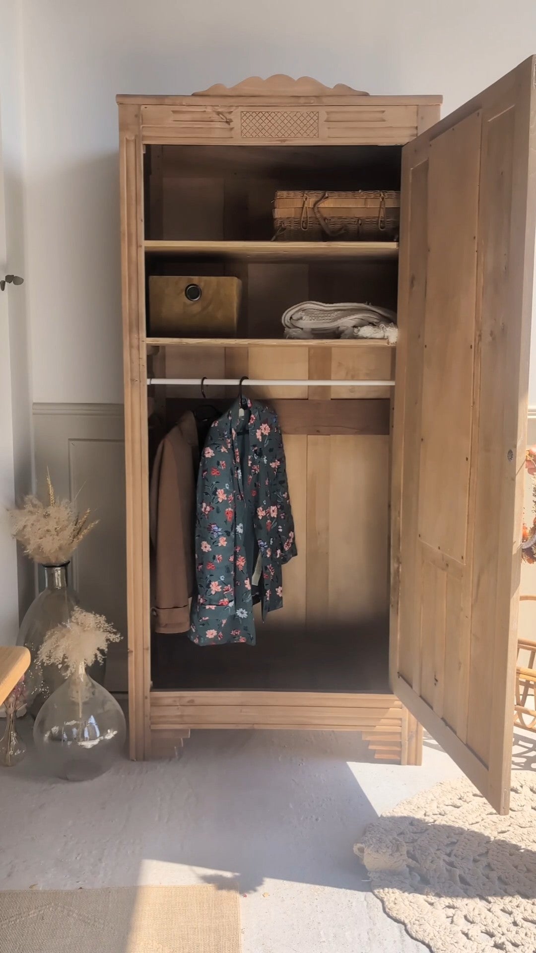 Armoire parisienne ancienne
