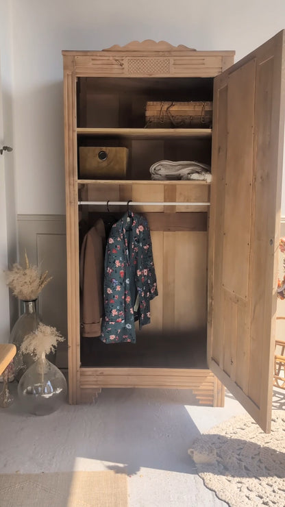Armoire parisienne ancienne