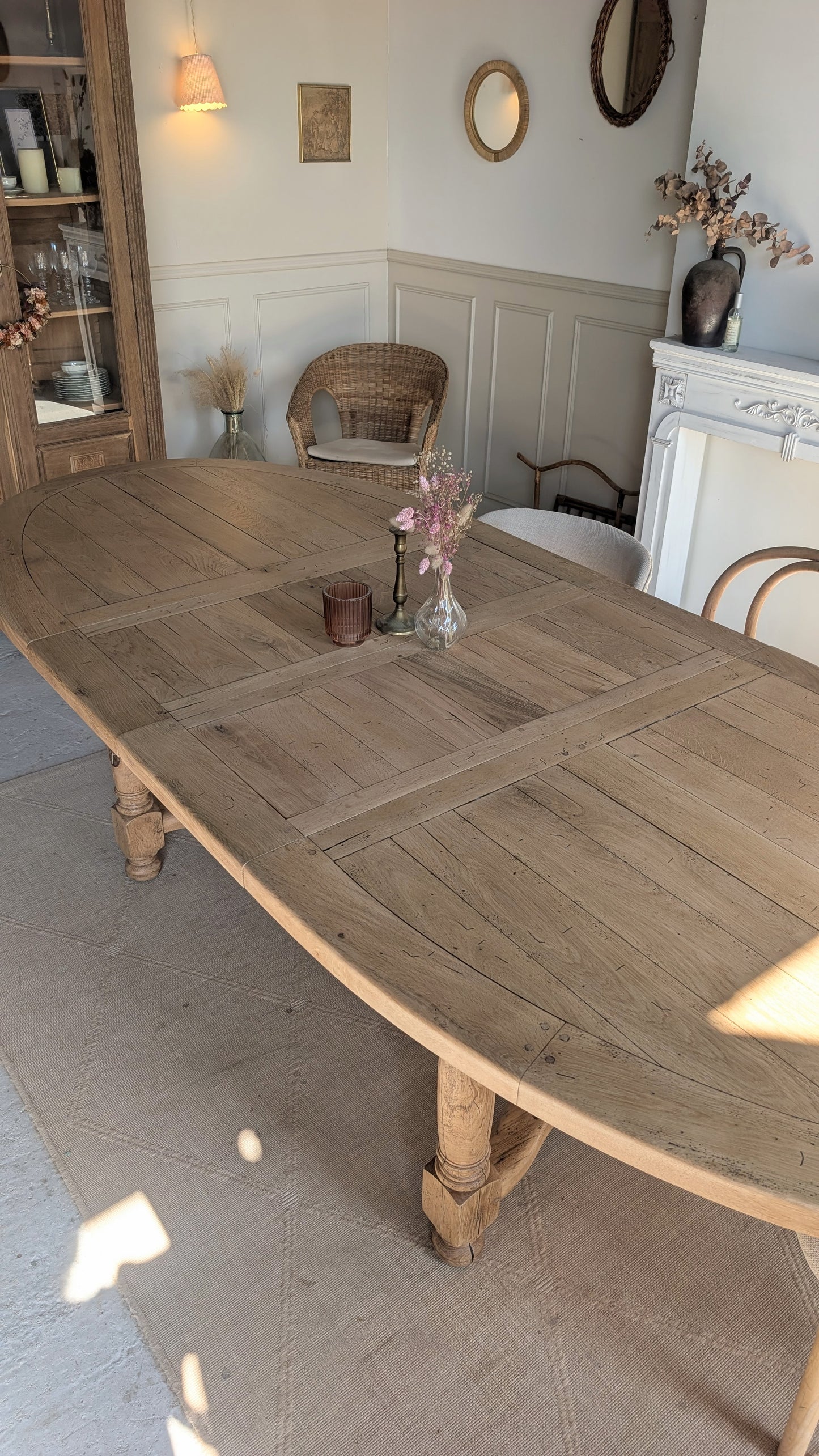 Table ovale en chêne avec rallonges