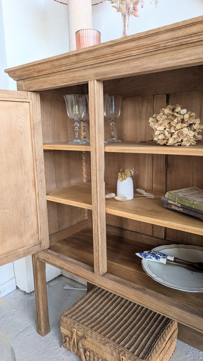 Meuble vitrine  en chêne