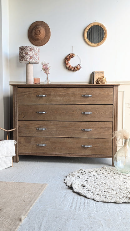 Commode en châtaignier