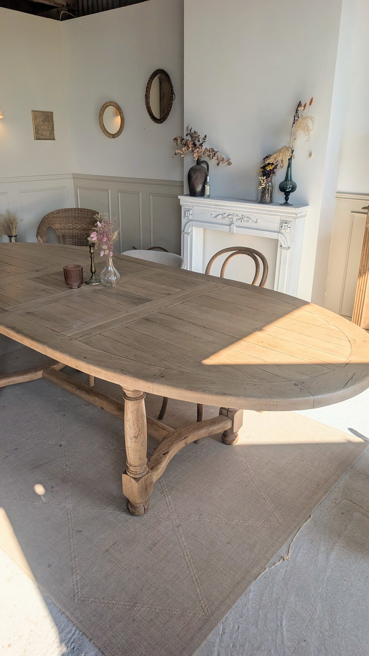 Table ovale en chêne avec rallonges