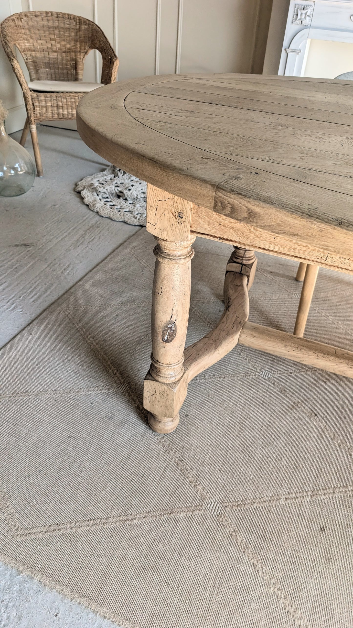 Table ovale en chêne avec rallonges