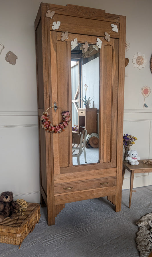 Armoire parisienne