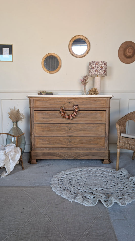 Commode ancienne en noyer
