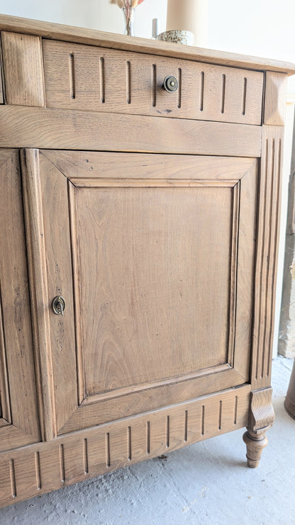 Buffet ancien en chêne