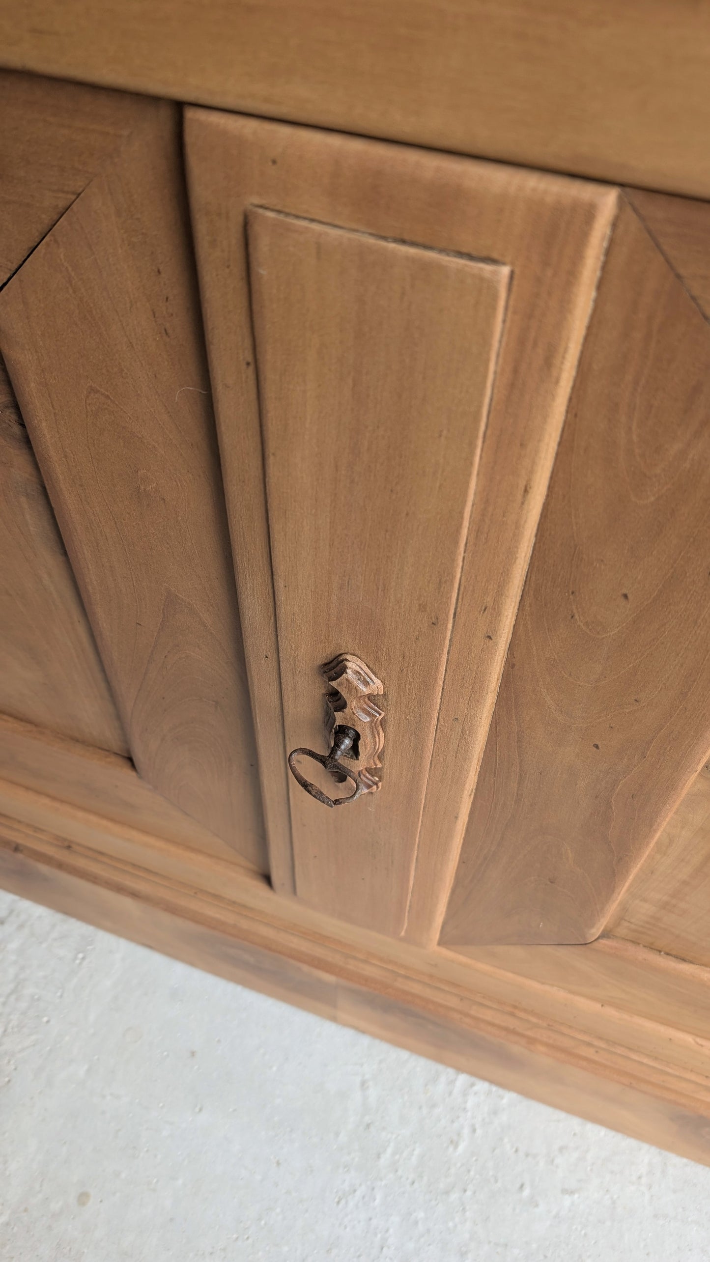 Buffet ancien en merisier