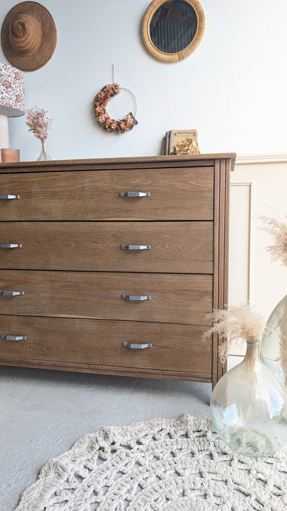Commode en châtaignier