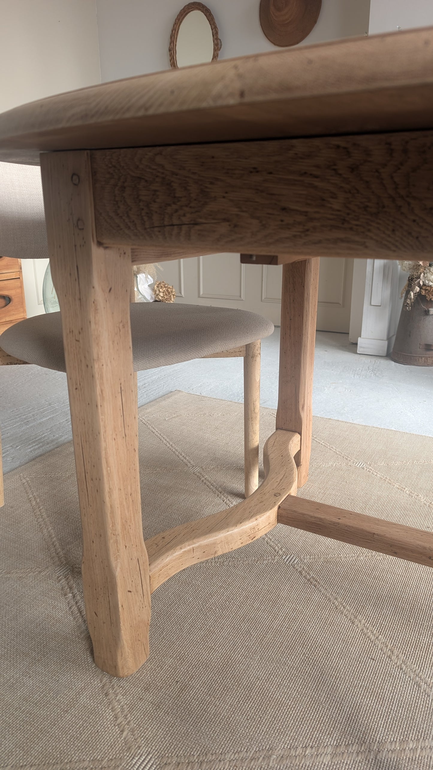 Table ovale en chêne avec rallonges