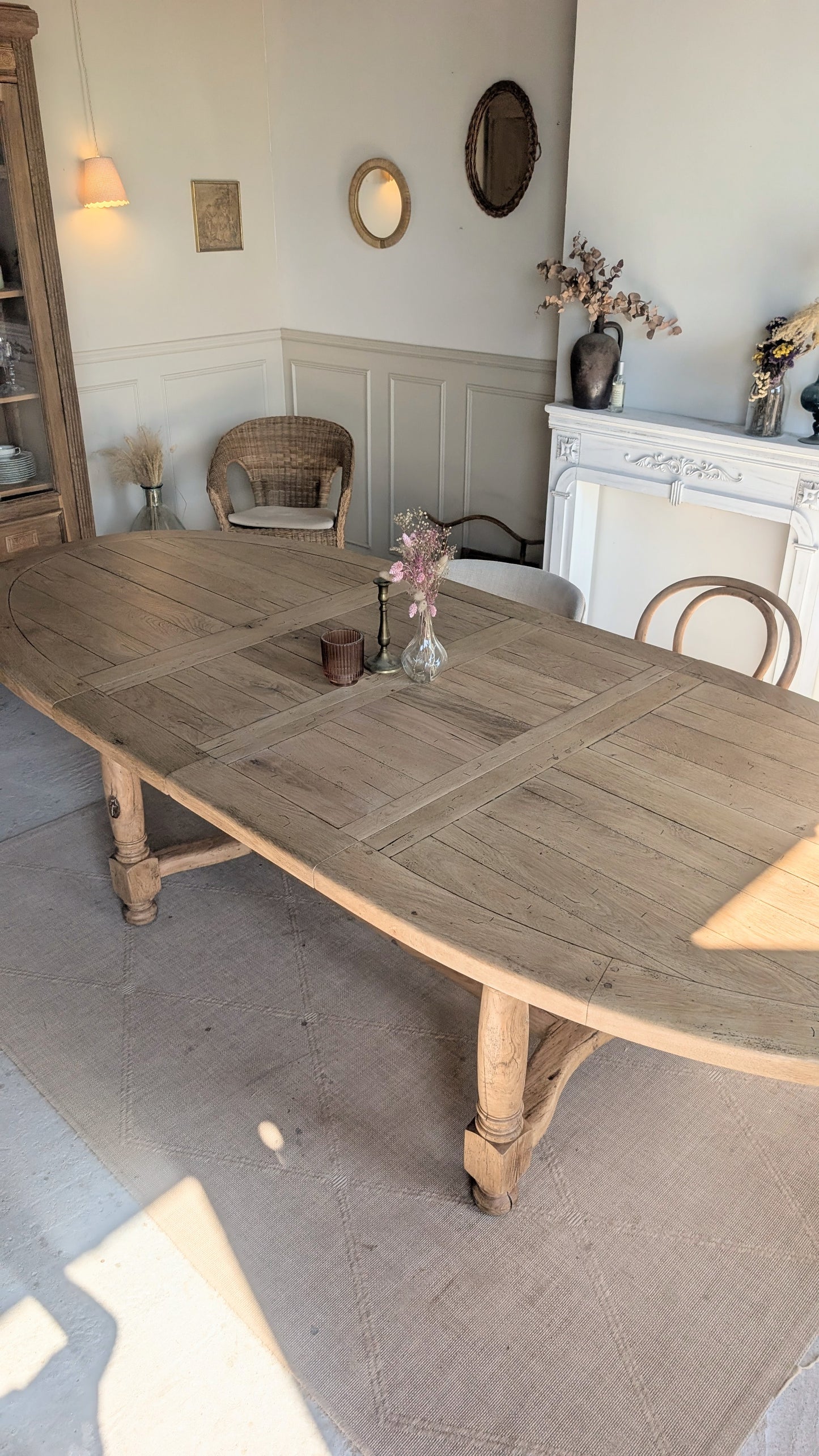 Table ovale en chêne avec rallonges