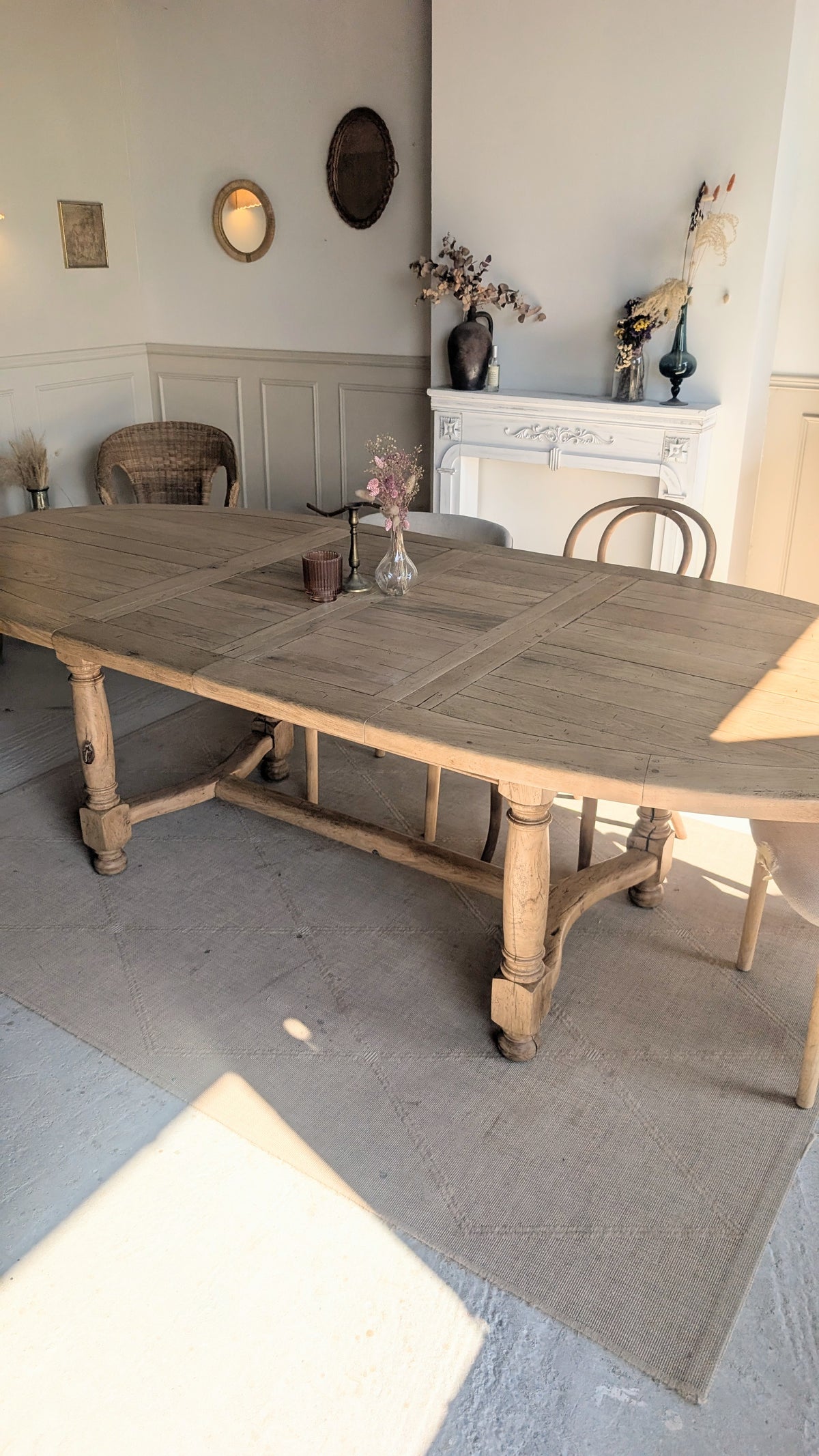 Table ovale en chêne avec rallonges