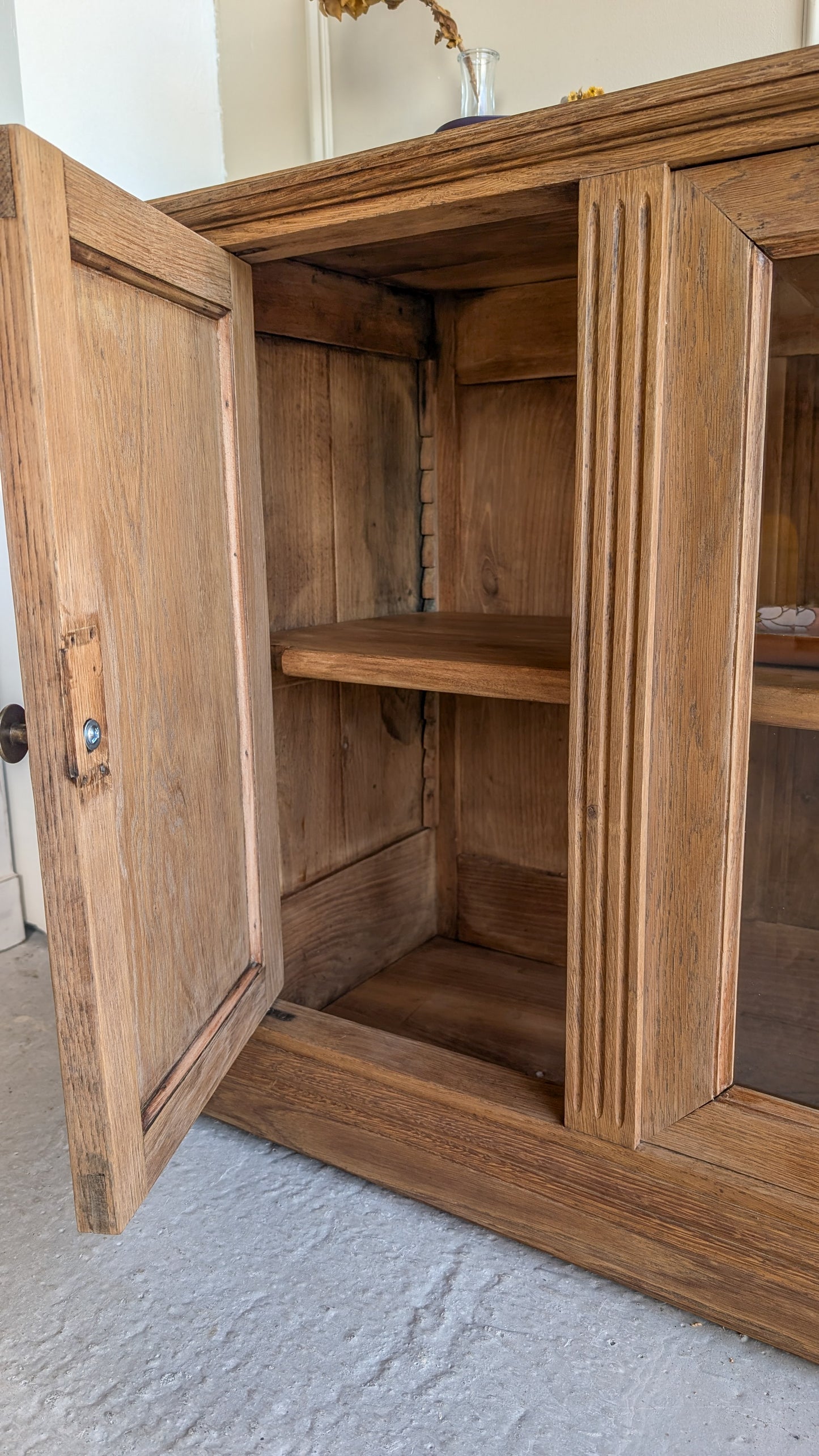 Vitrine basse en chêne