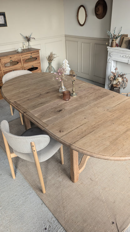 Table ovale en chêne avec rallonges